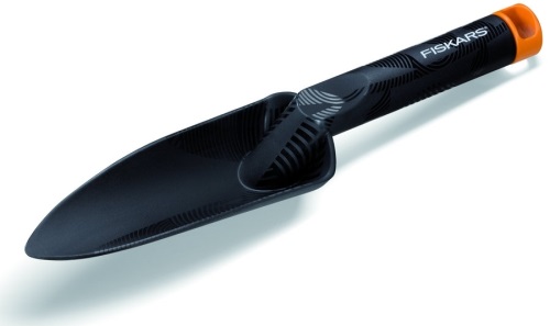 detail Přesazovací lopatka Fiskars černá