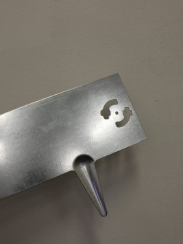 Kovový obrubník s hroty - pozinkovaný