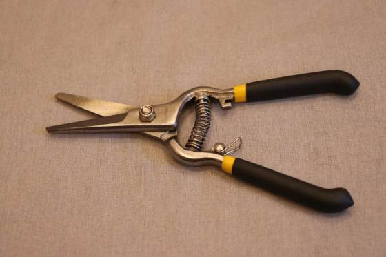 detail Zahradnické nůžky na ovoce