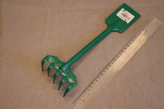 detail Hřbitovní nářadí