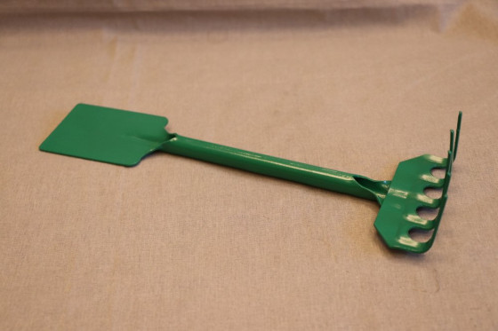 detail Hřbitovní nářadí