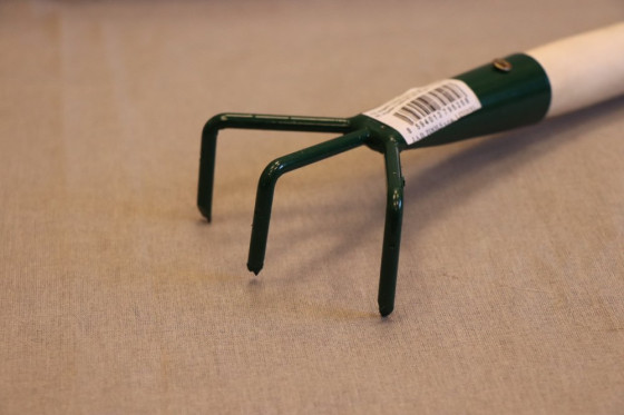 detail Drápek s násadou