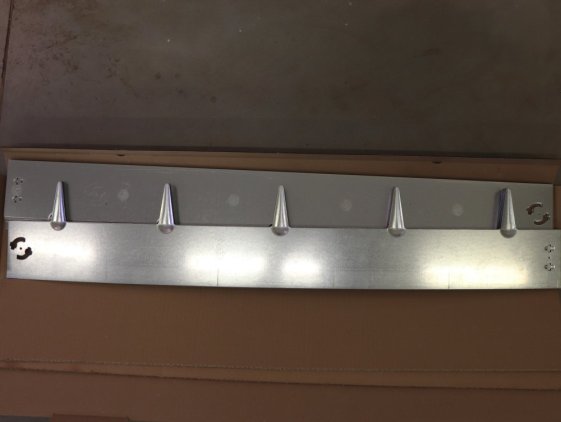 detail Kovový obrubník s hroty - pozink. 10ks