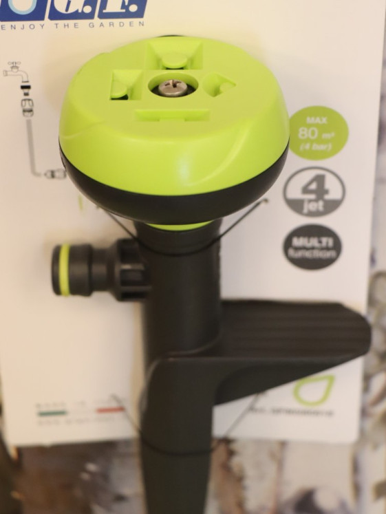 detail Zavlažovač DRIVER- STAKE, LIME