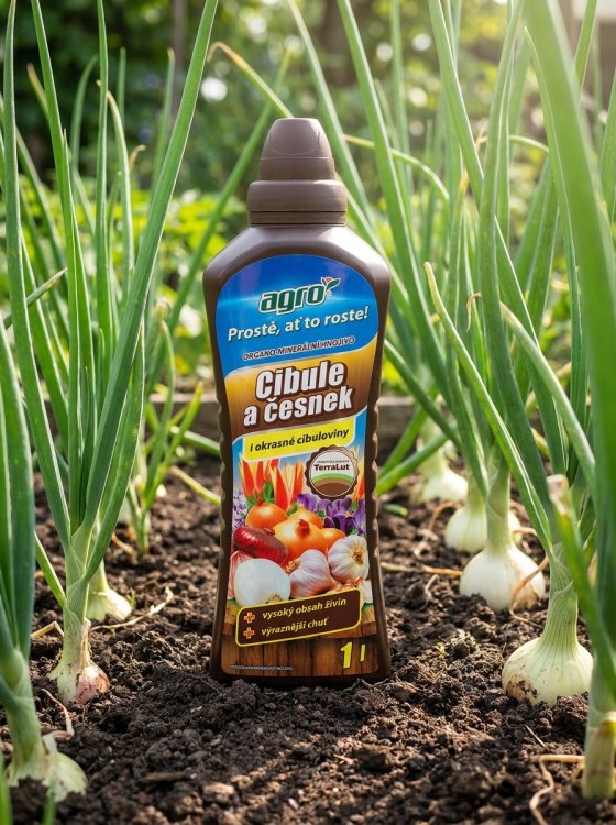 detail AGRO OM kap.hn. na cibuli a česnek 1L