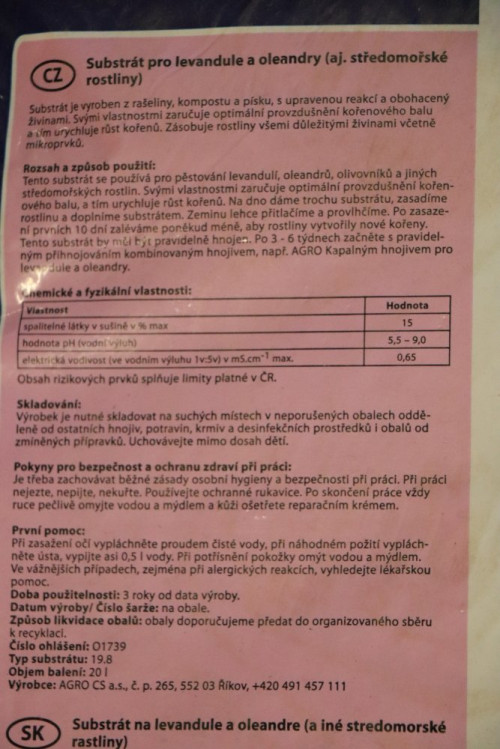 detail AGRO substrát levandule a oleandry 20L
