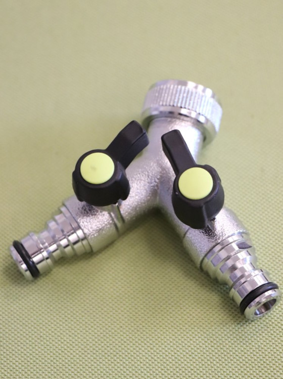 detail Mosazný rozbočovač AQ 465