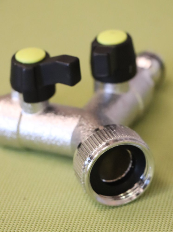 detail Mosazný rozbočovač AQ 465