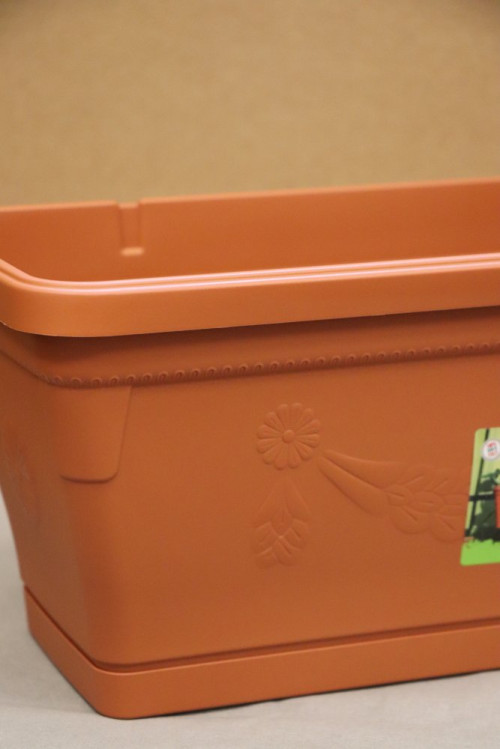 detail Truhlík na květiny PRIMAVERA s háky 50 - terracotta