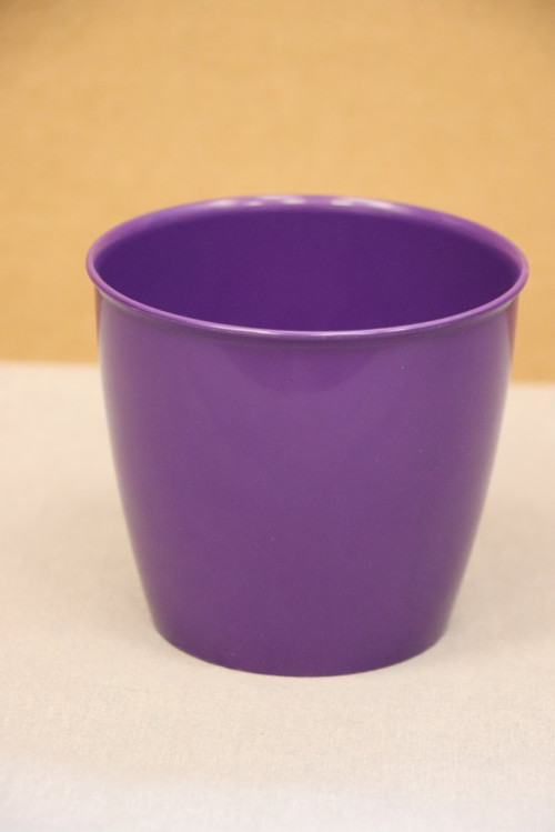 detail Fialový květináč Academy