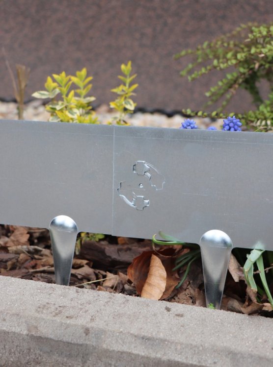 detail Kovový obrubník s hroty - pozink. 10ks